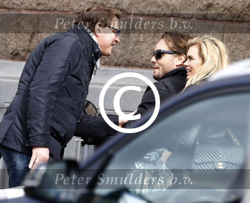 Amsterdam 4 april 2015
Albert Verlinde doet boodschappen op de pc hooftstraat . Hij gaat binnenkort op de pc wonen in zijn nieuwe huis/appartement. Albert in gesprek met Nicolette v Dam en haar vriend Bas Smit