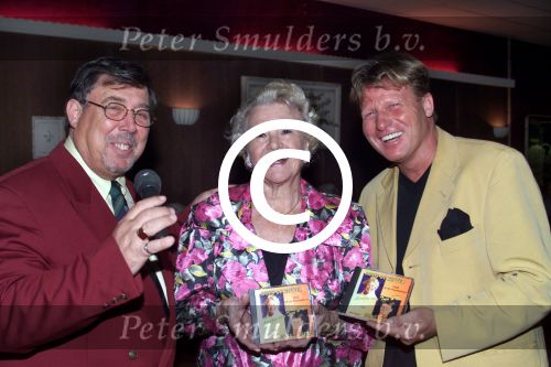 Rotterdam 27 februari 2000
Annie de Reuver samen met Hans Somers (rechts) en rein Wolters (links).

PETER SMULDERS BV