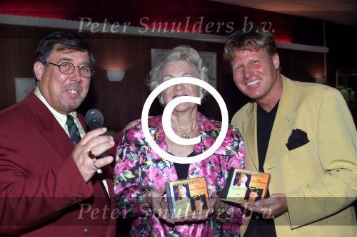 Rotterdam 27 februari 2000
Annie de Reuver samen met Hans Somers (rechts) en rein Wolters (links).

PETER SMULDERS BV