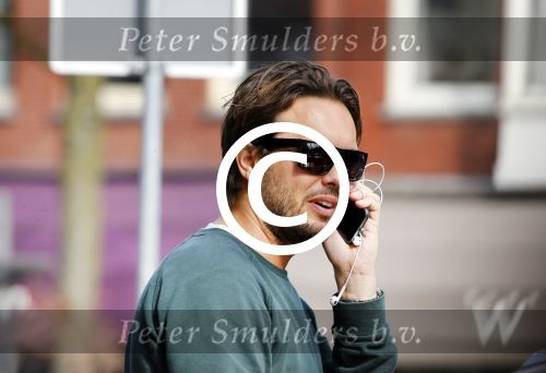 Amsterdam 7 april 2015   
Bas Smit bellend op straat