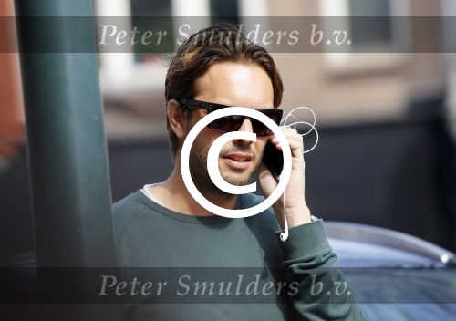 Amsterdam 7 april 2015   
Bas Smit bellend op straat