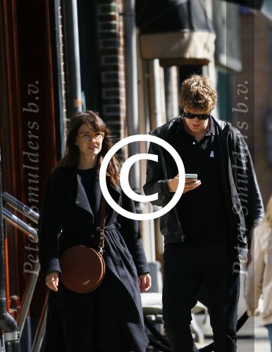 Amsterdam 30 april 2015
Carice v Houten met haar vriend Kees v Nieuwkerk op de cornelis schuytstraat