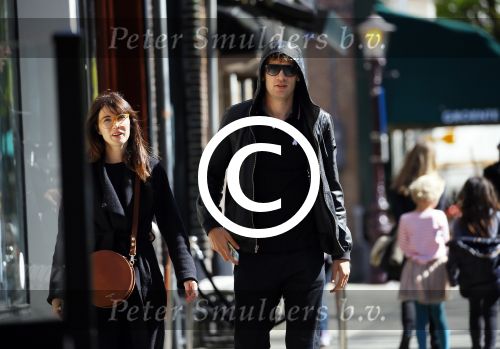Amsterdam 30 april 2015
Carice v Houten met haar vriend Kees v Nieuwkerk op de cornelis schuytstraat