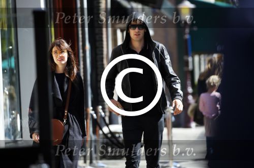 Amsterdam 30 april 2015
Carice v Houten met haar vriend Kees v Nieuwkerk op de cornelis schuytstraat