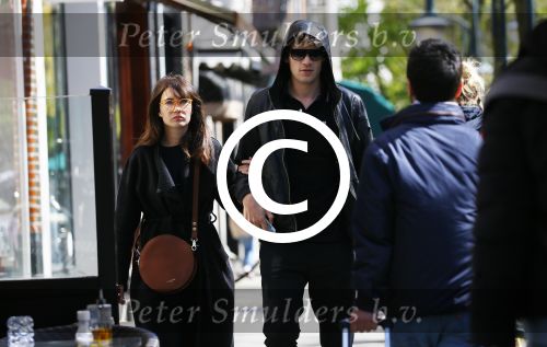 Amsterdam 30 april 2015
Carice v Houten met haar vriend Kees v Nieuwkerk op de cornelis schuytstraat