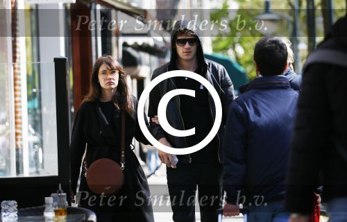 Amsterdam 30 april 2015
Carice v Houten met haar vriend Kees v Nieuwkerk op de cornelis schuytstraat
