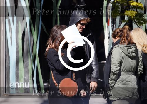 Amsterdam 30 april 2015
Carice v Houten met haar vriend Kees v Nieuwkerk op de cornelis schuytstraat