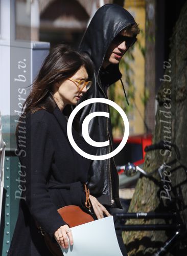 Amsterdam 30 april 2015
Carice v Houten met haar vriend Kees v Nieuwkerk op de cornelis schuytstraat