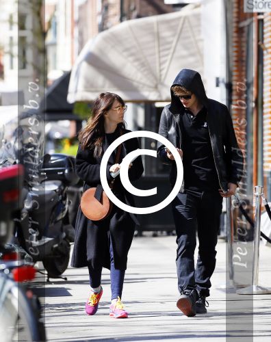 Amsterdam 30 april 2015
Carice v Houten met haar vriend Kees v Nieuwkerk op de cornelis schuytstraat