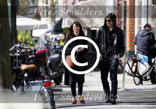Amsterdam 30 april 2015
Carice v Houten met haar vriend Kees v Nieuwkerk op de cornelis schuytstraat