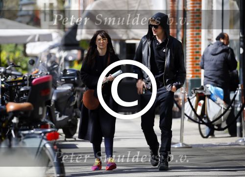 Amsterdam 30 april 2015
Carice v Houten met haar vriend Kees v Nieuwkerk op de cornelis schuytstraat