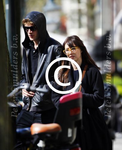 Amsterdam 30 april 2015
Carice v Houten met haar vriend Kees v Nieuwkerk op de cornelis schuytstraat