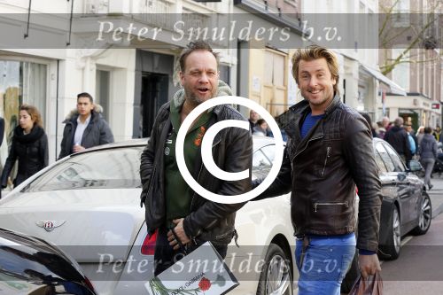 Amsterdam 4 april 2015
Carlo Boszhard met zijn vriend Harold op de pc hooftstraat