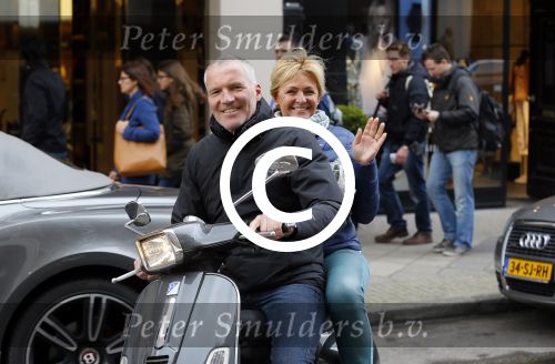 Amsterdam 11 april 2015
Caroline Tensen met man Ernst Jan Smids op vespa scooter