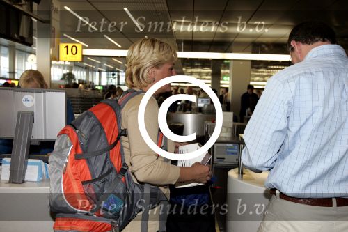 Schiphol 19 september 2005
Carolien Tensen vertrekt naar kilimajaro met 3 heren Hans Robert en Titus Kramer.
Peter Smulders bv