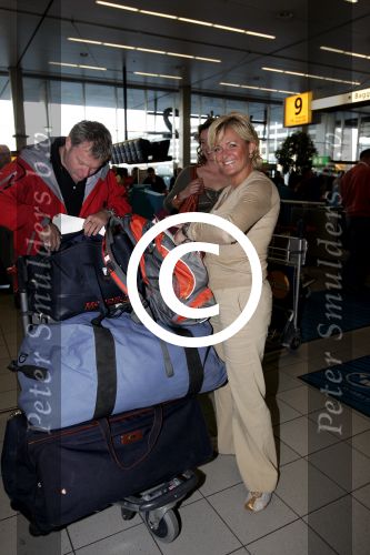 Schiphol 19 september 2005
Carolien Tensen vertrekt naar kilimajaro met  Titus Kramer.
Peter Smulders bv
