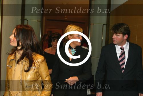 Amsterdam 2 maart 2002

 
Modeshow Mart Visser in het Hilton

Peter Gallas en Carolien Tensen


Peter Smulders bv