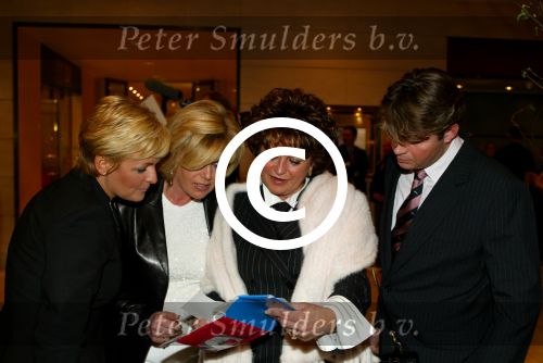 Amsterdam 2 maart 2002

 
Modeshow Mart Visser in het Hilton
Carolien Tensen Peter Gallas en Christine Kroonen
berg


Peter Smulders bv