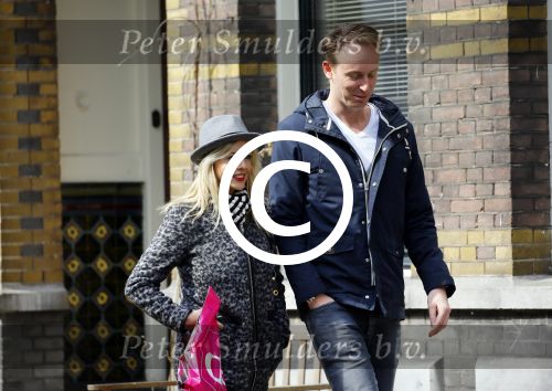 Amsterdam 7 april 2015
Chantal Janzen met een vriend in Amsterdam zuid.