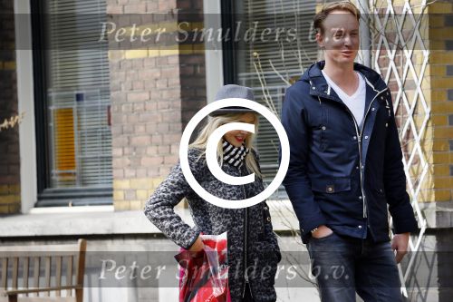 Amsterdam 7 april 2015
Chantal Janzen met een vriend in Amsterdam zuid.