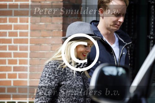 Amsterdam 7 april 2015
Chantal Janzen met een vriend in Amsterdam zuid.