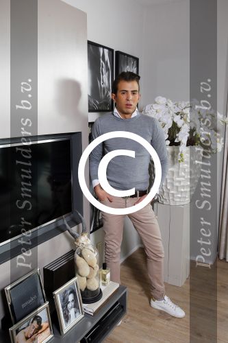 Rotterdam 2 april 2015
Stylist Chiel Harten Torres in zijn huis / appartement