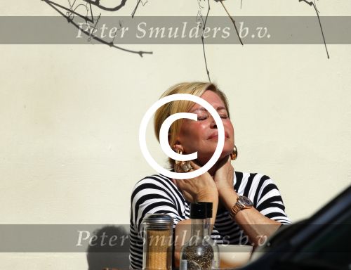Amsterdam 21 april 2015
Connie Breukhoven geniet lekker op terras van het zonnetje