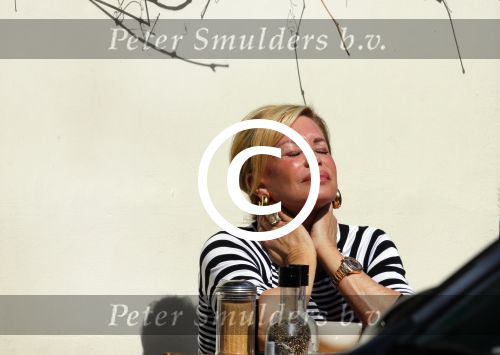 Amsterdam 21 april 2015
Connie Breukhoven geniet lekker op terras van het zonnetje