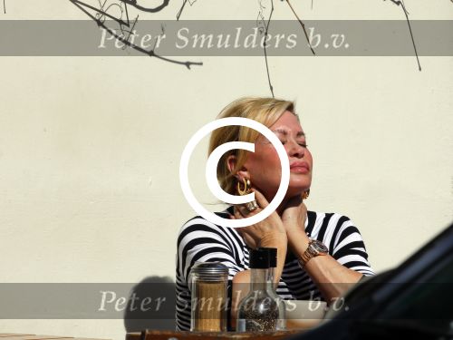 Amsterdam 21 april 2015
Connie Breukhoven geniet lekker op terras van het zonnetje