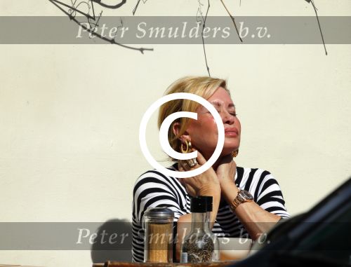 Amsterdam 21 april 2015
Connie Breukhoven geniet lekker op terras van het zonnetje