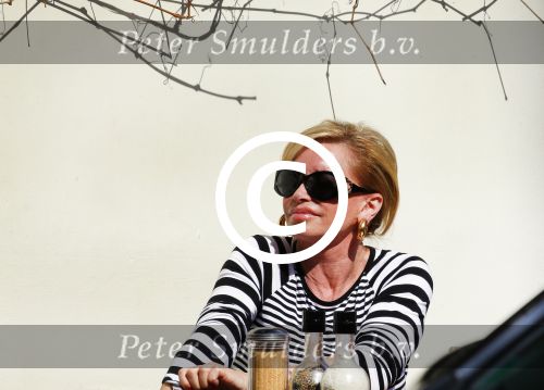 Amsterdam 21 april 2015
Connie Breukhoven geniet lekker op terras van het zonnetje