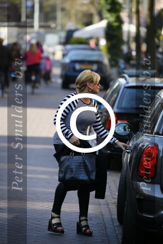 Amsterdam 21 april 2015
Connie Breukhoven geniet lekker op terras van het zonnetje