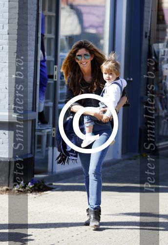 Amsterdam 14 april 2015  
Danie Bles met zoon op de cornelis schuytstraat