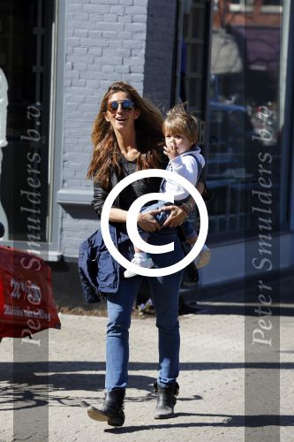 Amsterdam 14 april 2015  
Danie Bles met zoon op de cornelis schuytstraat