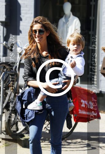 Amsterdam 14 april 2015  
Danie Bles met zoon op de cornelis schuytstraat