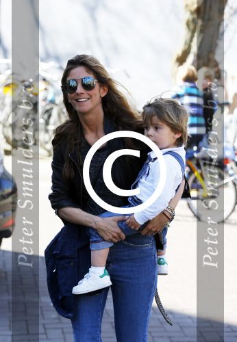 Amsterdam 14 april 2015  
Danie Bles met zoon op de cornelis schuytstraat