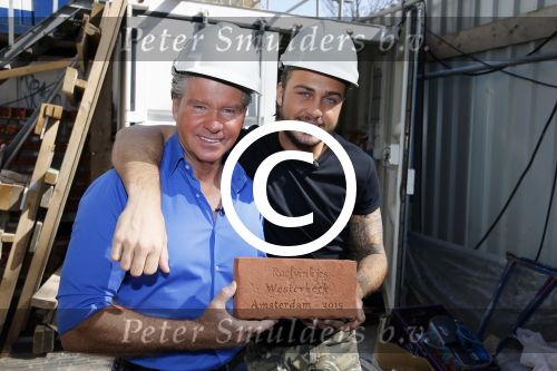Amsterdam 15 april 2015
Dave en Dries Roelvink metselen een steen met daarop hun naam in de Westertoren. Dave heeft een tatoo van de westertoren op zijn arm staan.