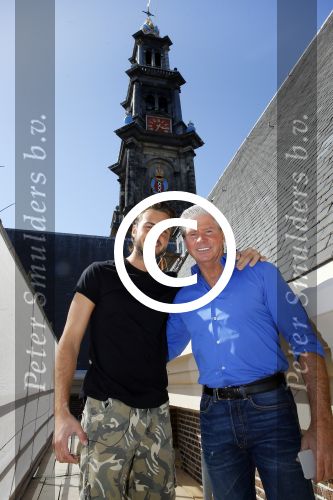 Amsterdam 15 april 2015
Dave en Dries Roelvink metselen een steen met daarop hun naam in de Westertoren. Dave heeft een tatoo van de westertoren op zijn arm staan.