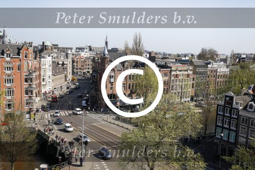 Amsterdam 15 april 2015
Dave en Dries Roelvink metselen een steen met daarop hun naam in de Westertoren. Dave heeft een tatoo van de westertoren op zijn arm staan.