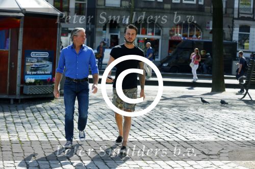 Amsterdam 15 april 2015
Dave en Dries Roelvink metselen een steen met daarop hun naam in de Westertoren. Dave heeft een tatoo van de westertoren op zijn arm staan.