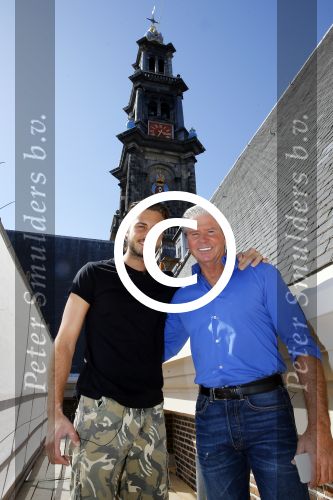 Amsterdam 15 april 2015
Dave en Dries Roelvink metselen een steen met daarop hun naam in de Westertoren. Dave heeft een tatoo van de westertoren op zijn arm staan.