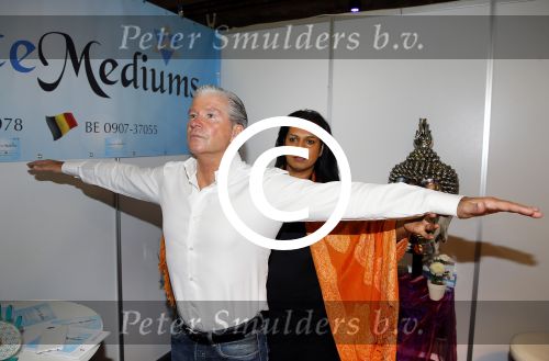 Utrecht 25 april 2015
Dries Roelvink tijdens healing bij medium .