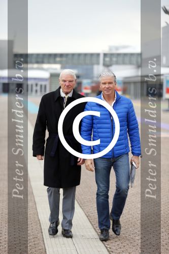 Utrecht 25 april 2015
Dries Roelvink tijdens healing bij medium .