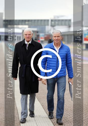 Utrecht 25 april 2015
Dries Roelvink tijdens healing bij medium .