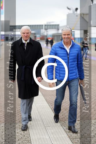 Utrecht 25 april 2015
Dries Roelvink tijdens healing bij medium .