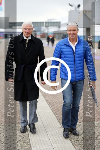 Utrecht 25 april 2015
Dries Roelvink tijdens healing bij medium .