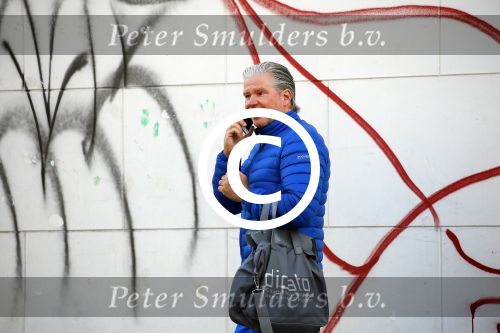 Amsterdam 30 april 2015
Dries Roelvink bellend op straat