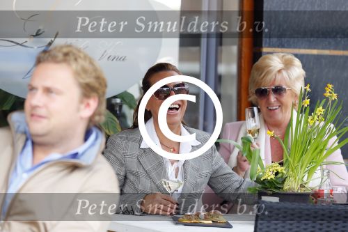 Amsterdam 13 april 2015  
Opnames video clip wesly Bronkhorst met oa Fabienne de Vries Esther Oosterbeek en Netty v d Veer