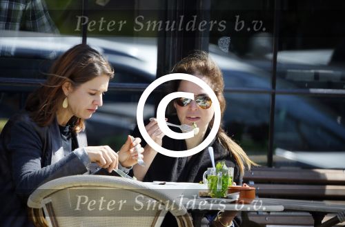 Amsterdam 14 april 2015
Evelyne Struik met een vriendin in Amsterdam