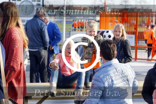 Volendam 15 april 2015
Het mini jan Smit stadion is vanavond geopend met een serie penaltie s van Henk Veerman en Robert Muhren op Jan Smit als keeper. Ook Liza Fem Emma en Senn waren aanwezen alsmede ome Cor